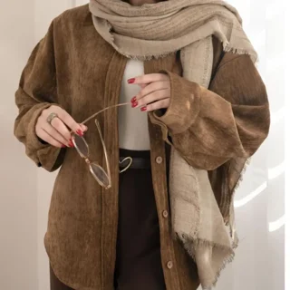 شومیز باکسی شانل مناسب پاییز و زمستان با دکمه بسته شدن